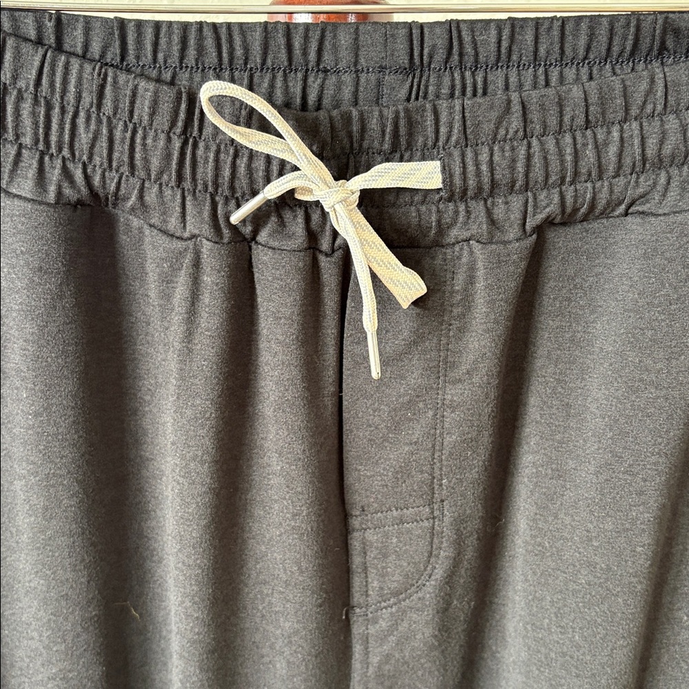 Men’s Vuori joggers. - Picture 4 of 12